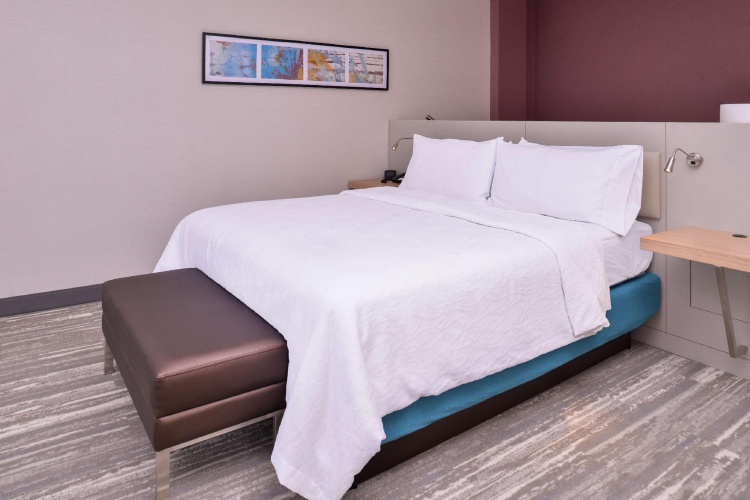Deluxe Mobility/​Hearing Accessible Double room