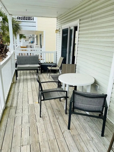 Pierview 5 Bedroom Home by RedAwning