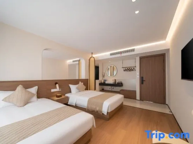 Deluxe Triple Suite