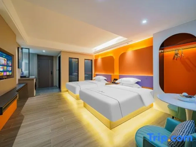Business Quadruple Attic room