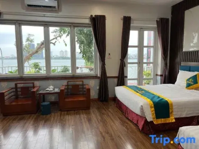 Standard room with lake view
