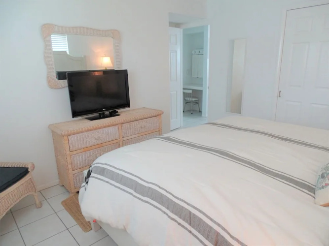 Aloha Kai - Unit 16 2 Bedrooms 1 Bathroom Apts