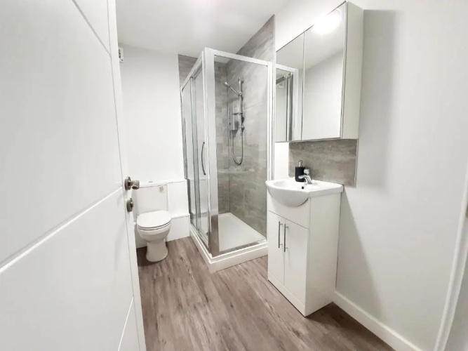 Modern Town Centre Studio Close to Beach