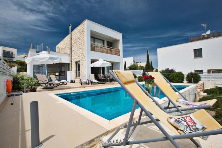 3 Bedrooms Villa