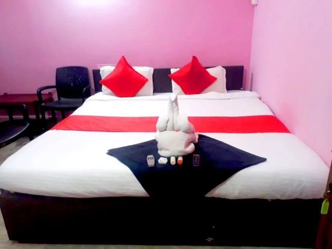 Goroomgo Ashok Royal Puri