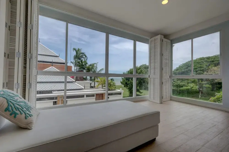 Exclusive Beachfront Villa