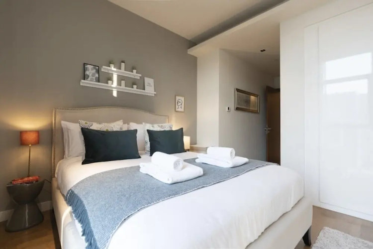 Luxury Apartment, Stroll Away From City Walk!