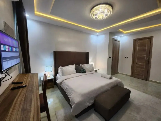 Charming 2- Bedroom Duplex