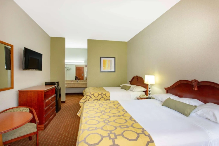 Standard Quadruple room