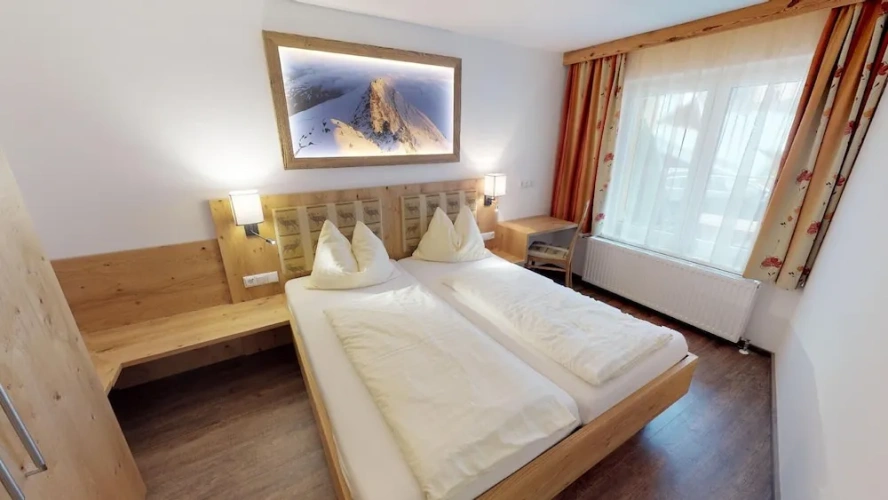 2 Bedrooms Comfort room