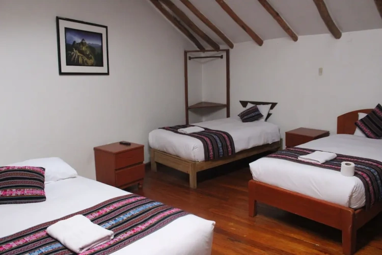 Standard Triple room