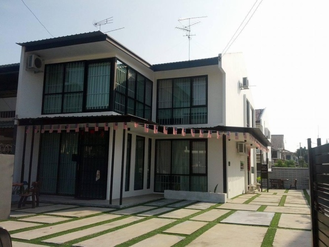 6 Bedrooms Triple Villa