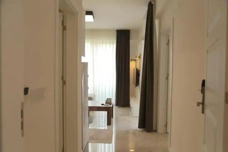 In Suit Luxury Hotel