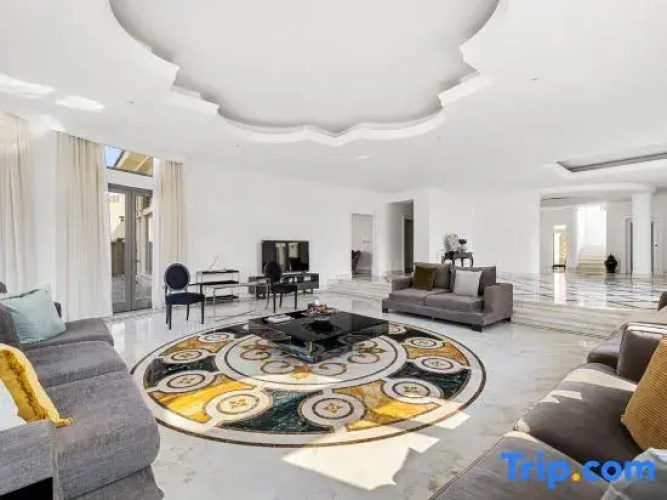 Luxury 5BR+M Private Villa | Direct Beach Access
