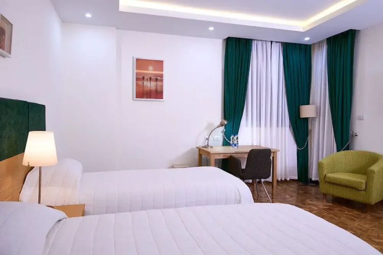 Garden Hills Hotel