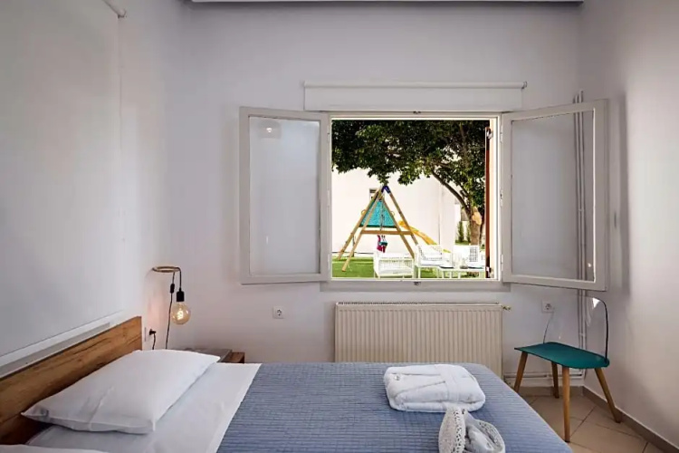 luxury villa for 4 persons with privete garden