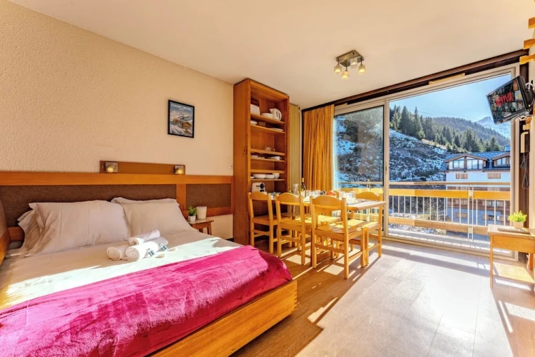 1 Bedroom Comfort Suite with balcony and with mountain view