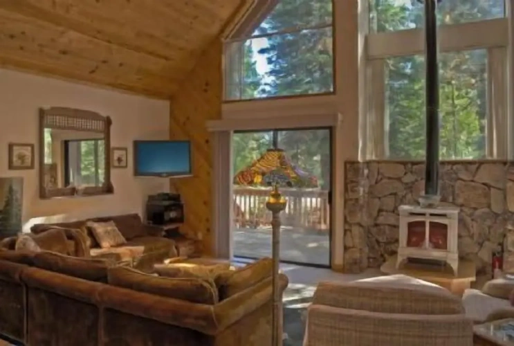 4 Bedrooms Cottage