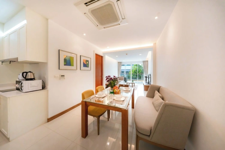 Suite with balcony and with pool view