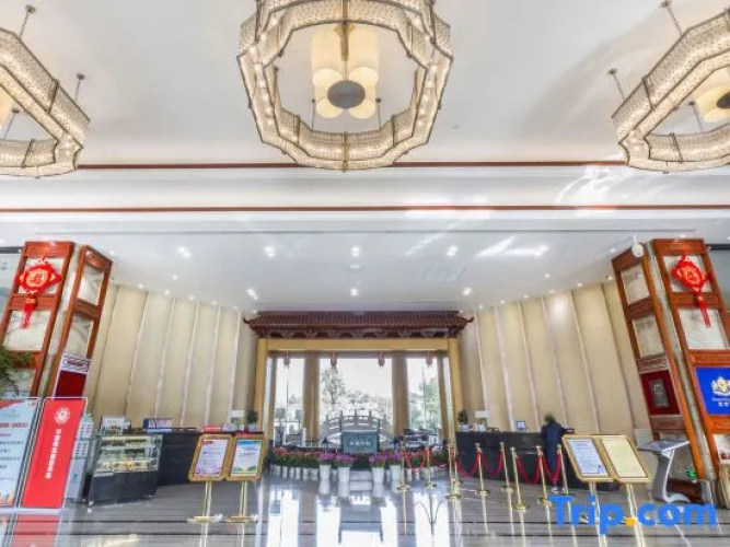 Zhongzhou Leading Hotel