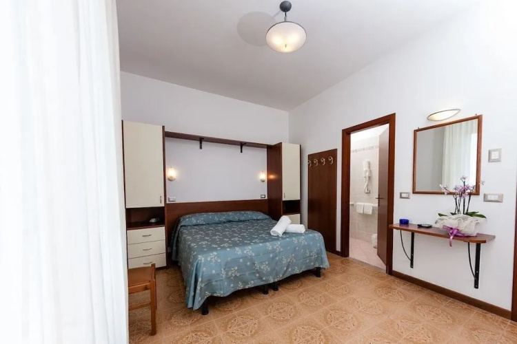 Hotel Sayonara