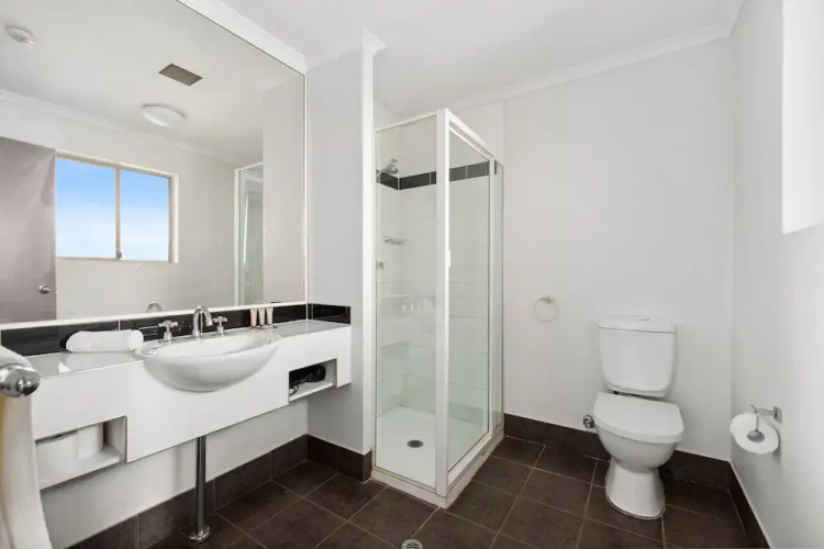 Spacious Inner-west 2-bed With Alfresco Dining