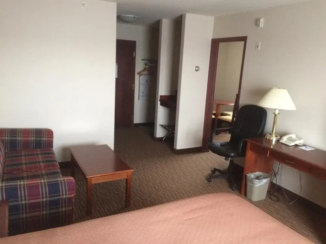 Foxwood Inn & Suites