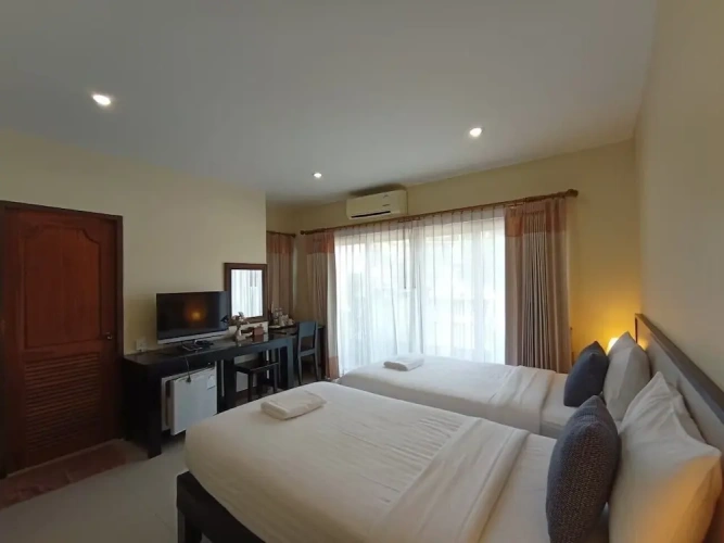 Standard Twin room with balcony