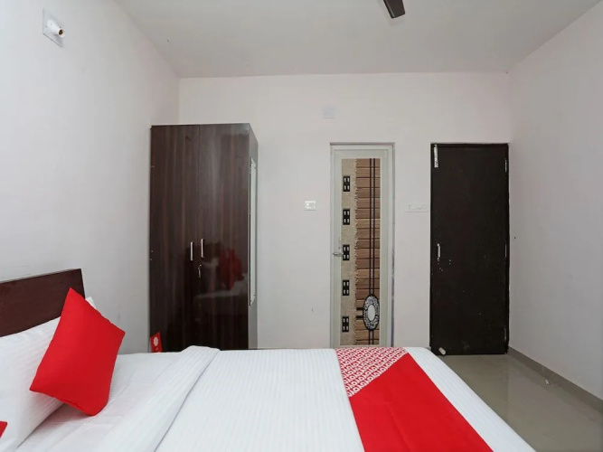 OYO 13527 Usha Residdency
