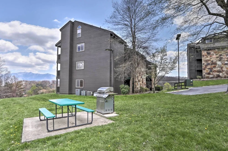 Pool Access & Balcony: Mtn-view Gatlinburg Condo