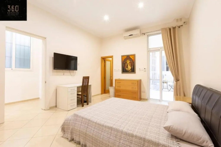 Beautiful, Seafront spacious APT in Sliema by 360 Estates