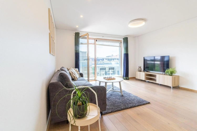 Center Apt, Covered Parking, Balcony, By Cohost