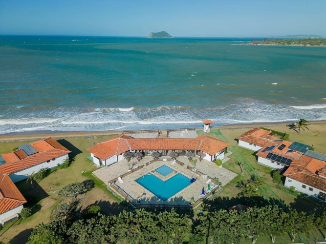 3 Bedrooms Cottage beachfront