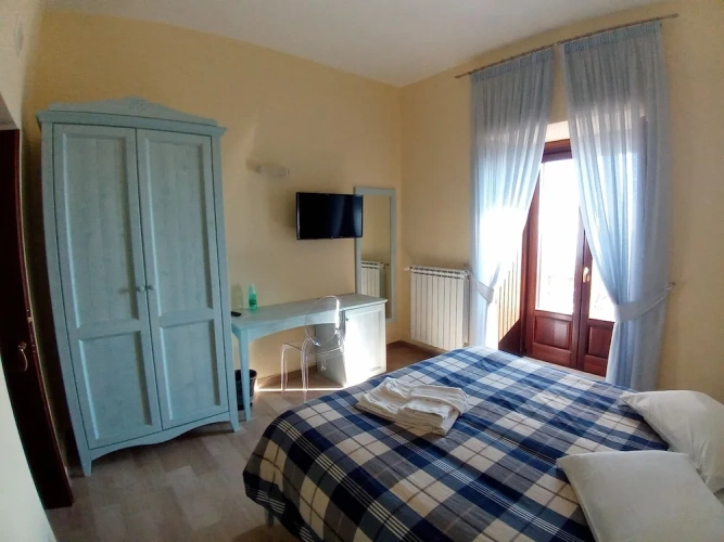 2 Bedrooms Deluxe Suite with land view