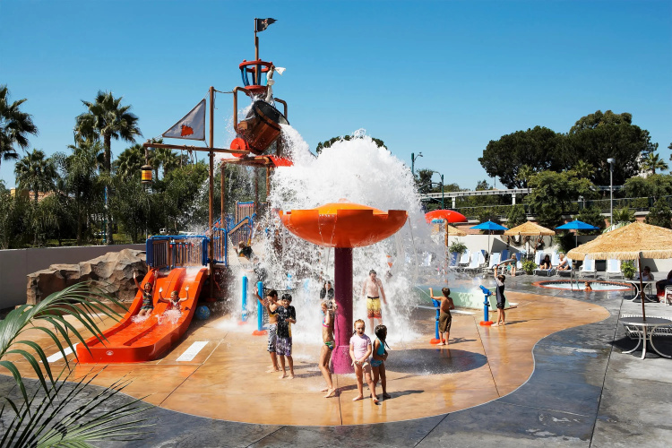 Howard Johnson by Wyndham Anaheim Hotel & Water Playground photo 14