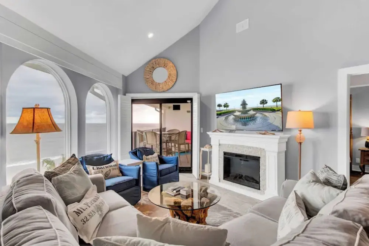 518 Seascape Waterfront Views + Community Pool