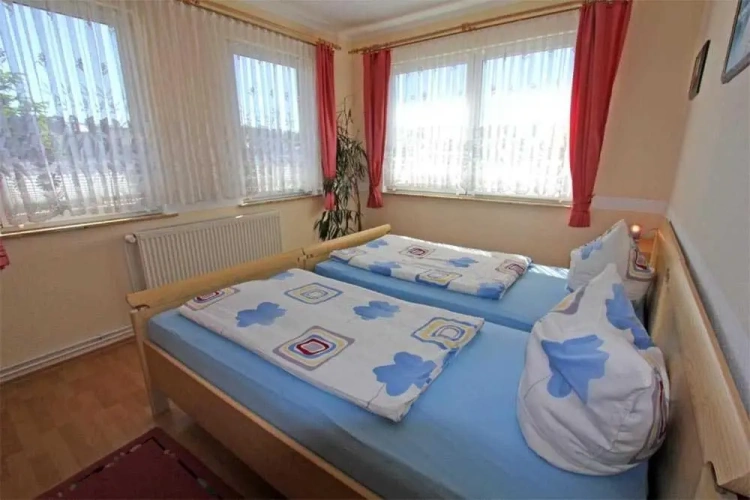 2 Bedrooms Cottage