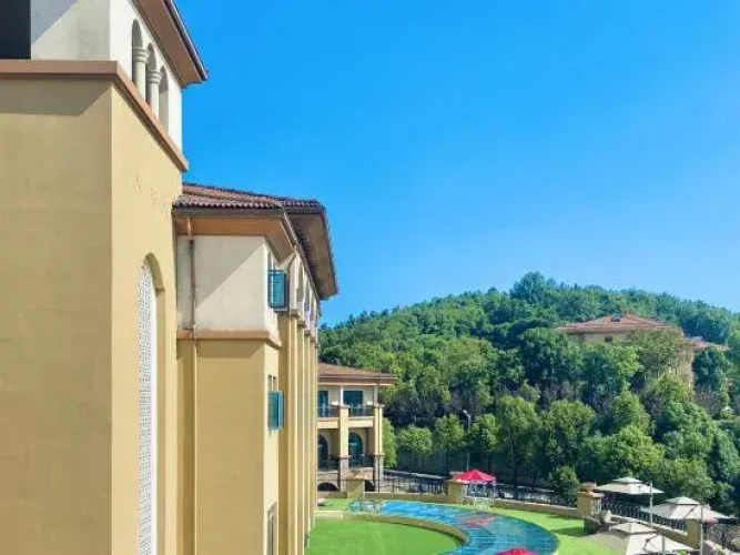 Zipeng Mountain Guangyuan International Conference Center