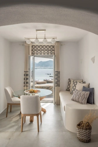 Deluxe Basement Suite with sea view