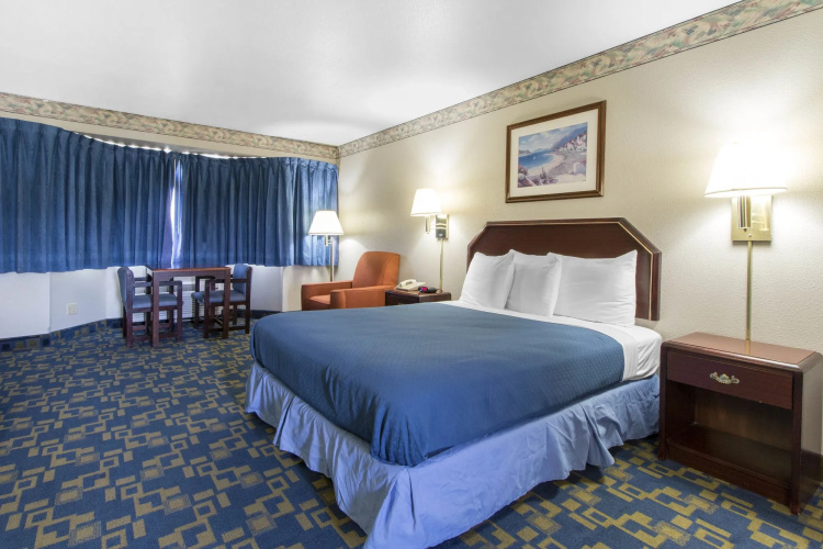 Anchor Beach Inn