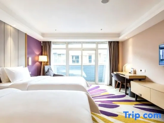 Deluxe Double room with street view