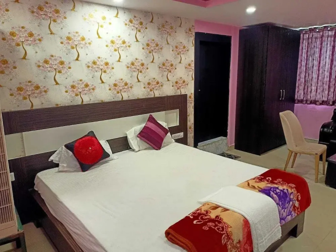 Raj Mahal Rooms & Banquet Hall