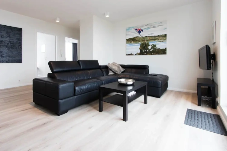 3 Bedrooms Apartment