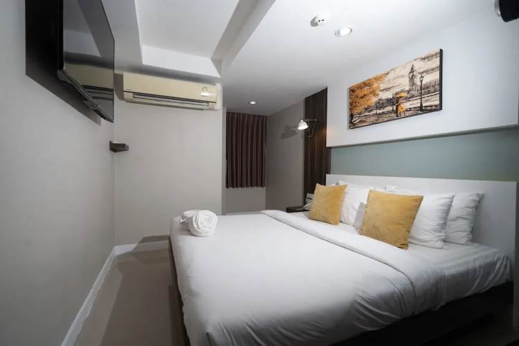 We resident Hotel