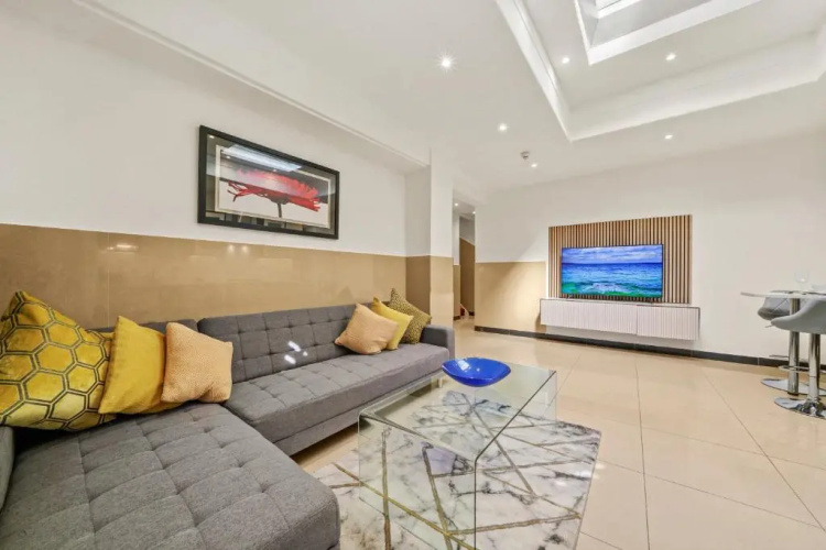 Baker Street Suites