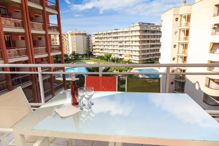 3 Bedrooms Apartment