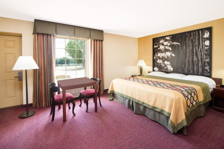 Super 8 By Wyndham Lamar
