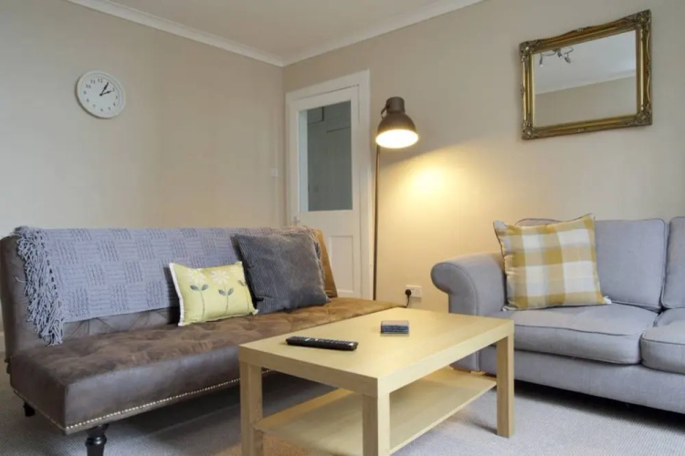 Central 2 Bedroom Flat In Edinburgh