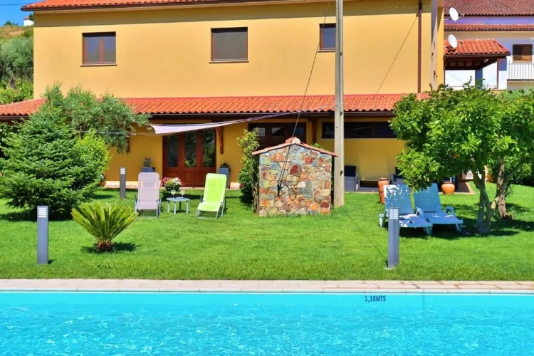 5 Bedrooms Cottage