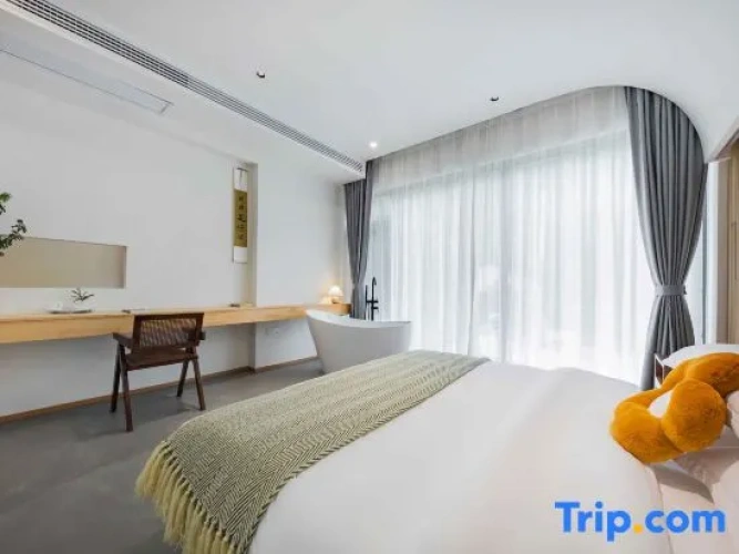 1 Bedroom Luxury Double Suite with balcony and with courtyard view